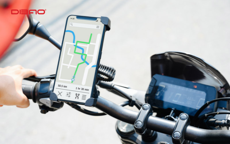 Gắn điện thoại trên xe máy có bị phạt không?